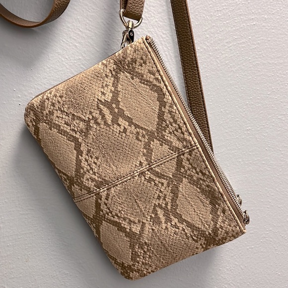 Jewell by Thirty-One Reptile Print Crossbody - Picture 5 of 10